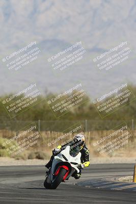 media/Oct-30-2025-Racers Edge (Thu) [[dabbdaf680]]/3-B Group/Session 2 Turn 2/